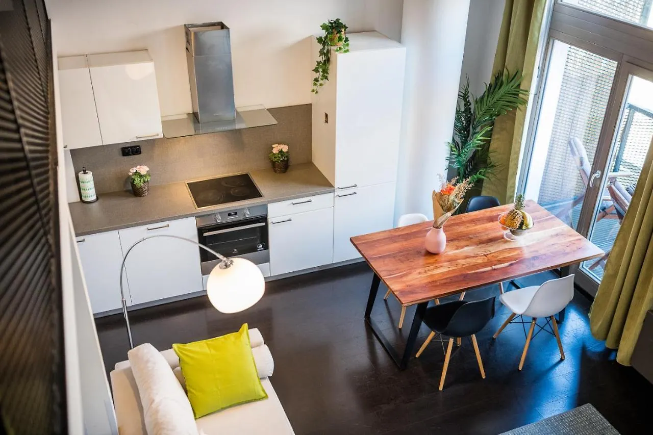 Duplex Apartment With 3 Bedrooms Прага