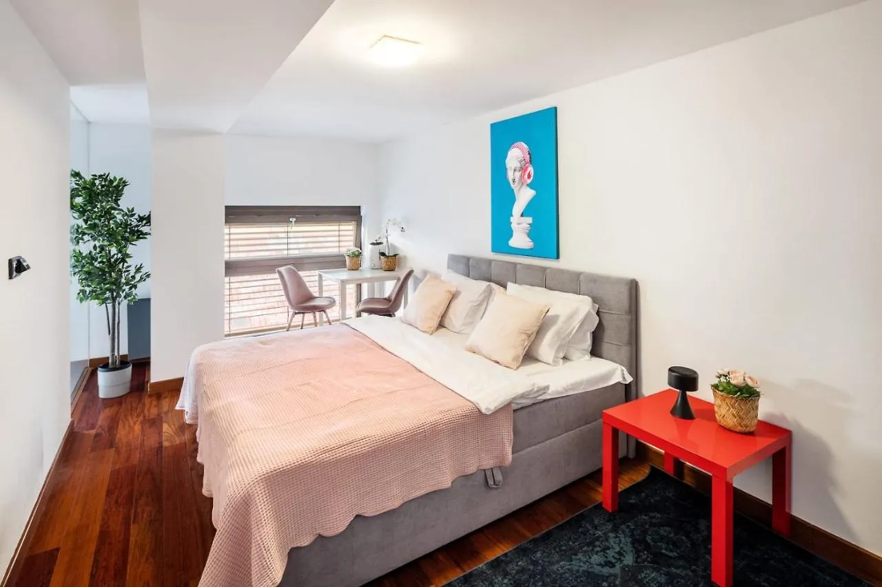Duplex Apartment With 3 Bedrooms 프라하