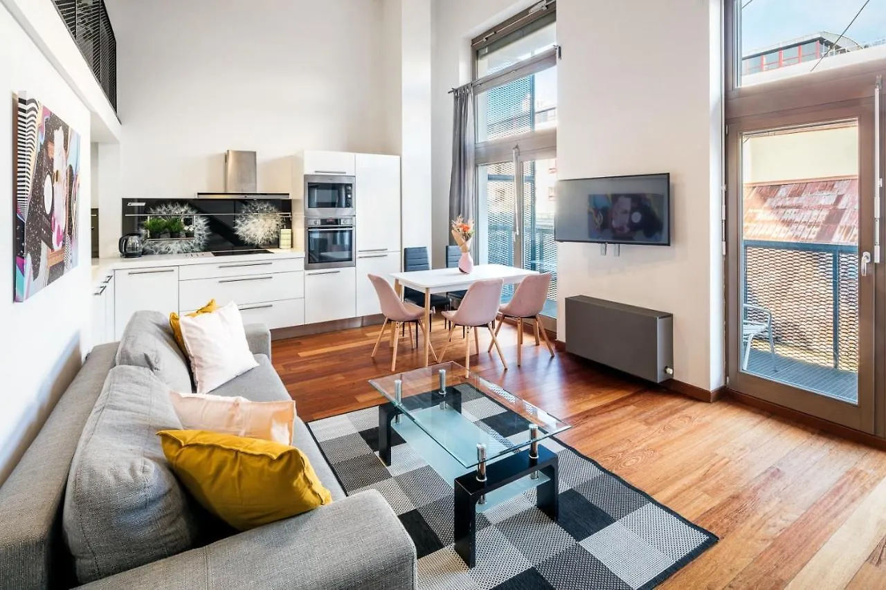 Duplex Apartment With 3 Bedrooms 프라하