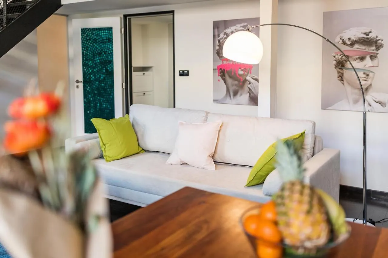Duplex Apartment With 3 Bedrooms 프라하 체코