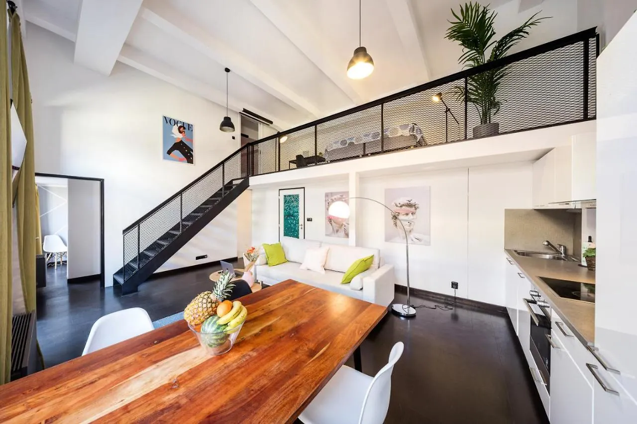 Duplex Apartment With 3 Bedrooms 프라하