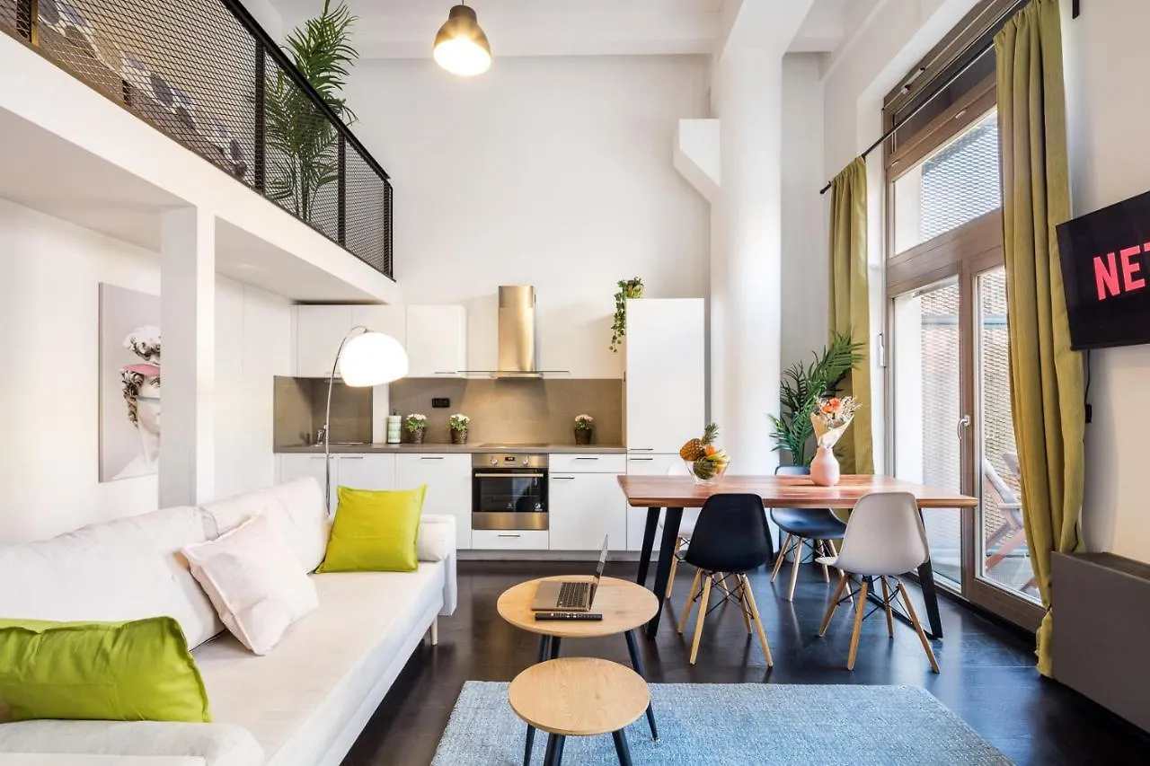Duplex Apartment With 3 Bedrooms 프라하