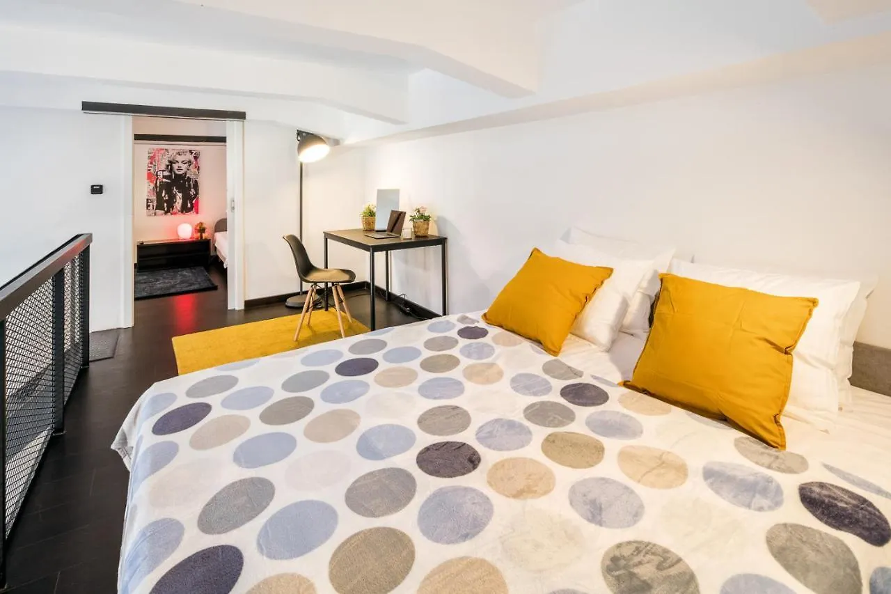 Duplex Apartment With 3 Bedrooms 프라하 0*,