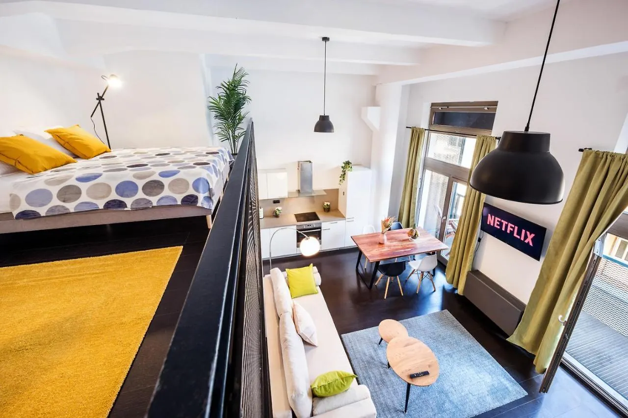 Duplex Apartment With 3 Bedrooms 프라하