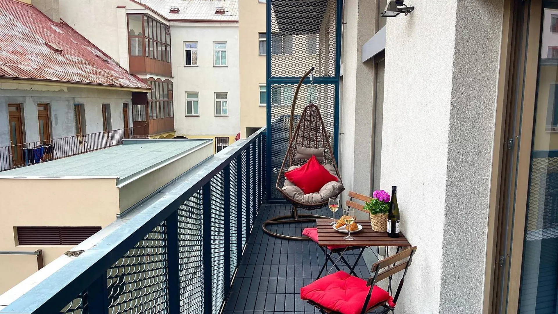 Duplex Apartment With 3 Bedrooms 프라하