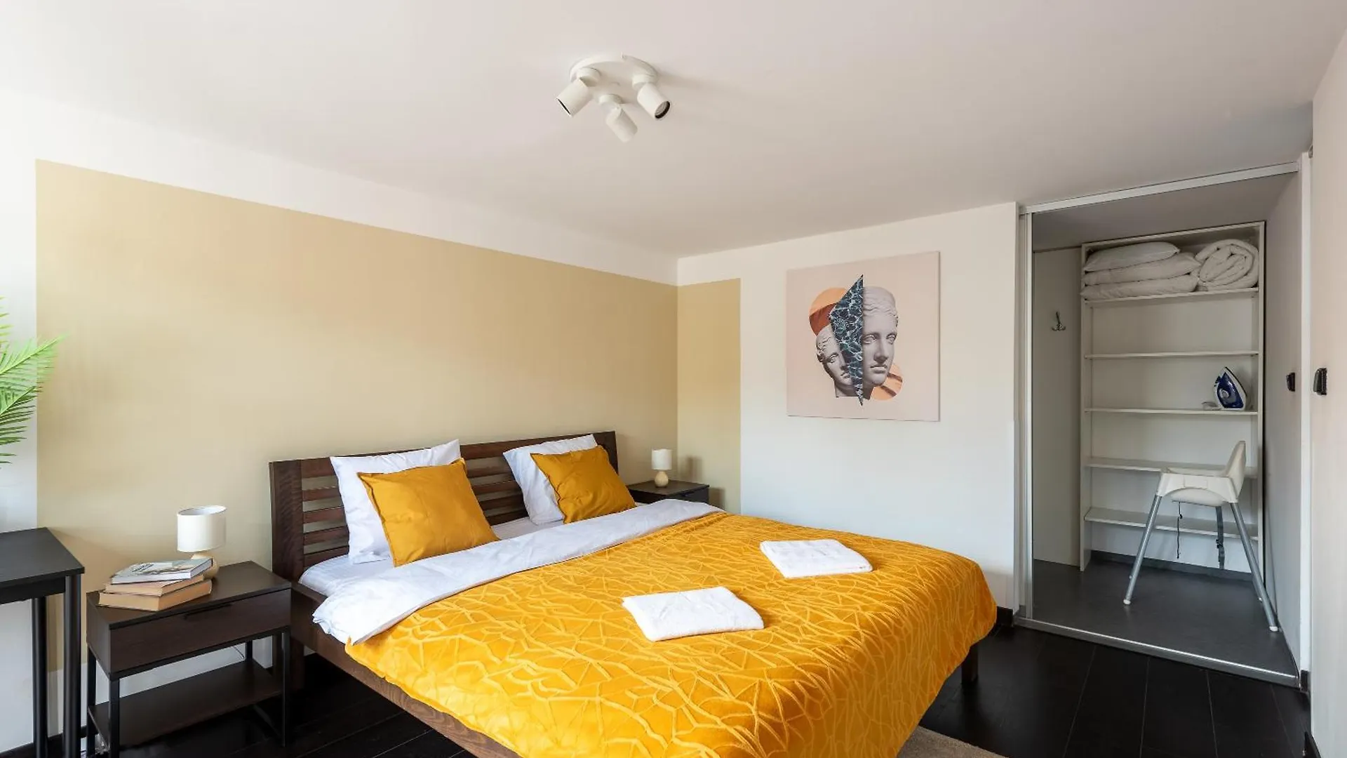 Duplex Apartment With 3 Bedrooms 프라하 0*,