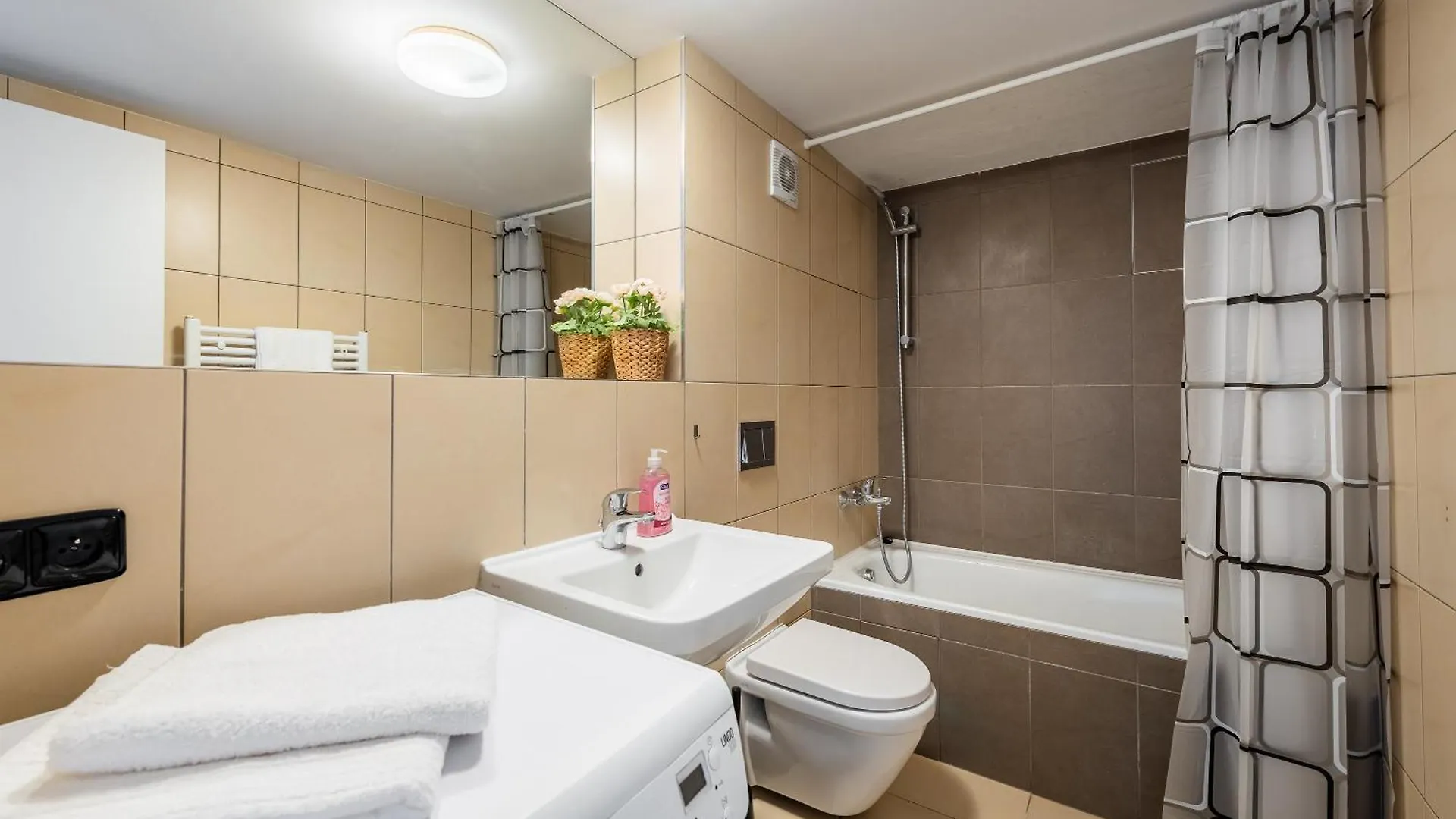 Duplex Apartment With 3 Bedrooms 프라하 체코