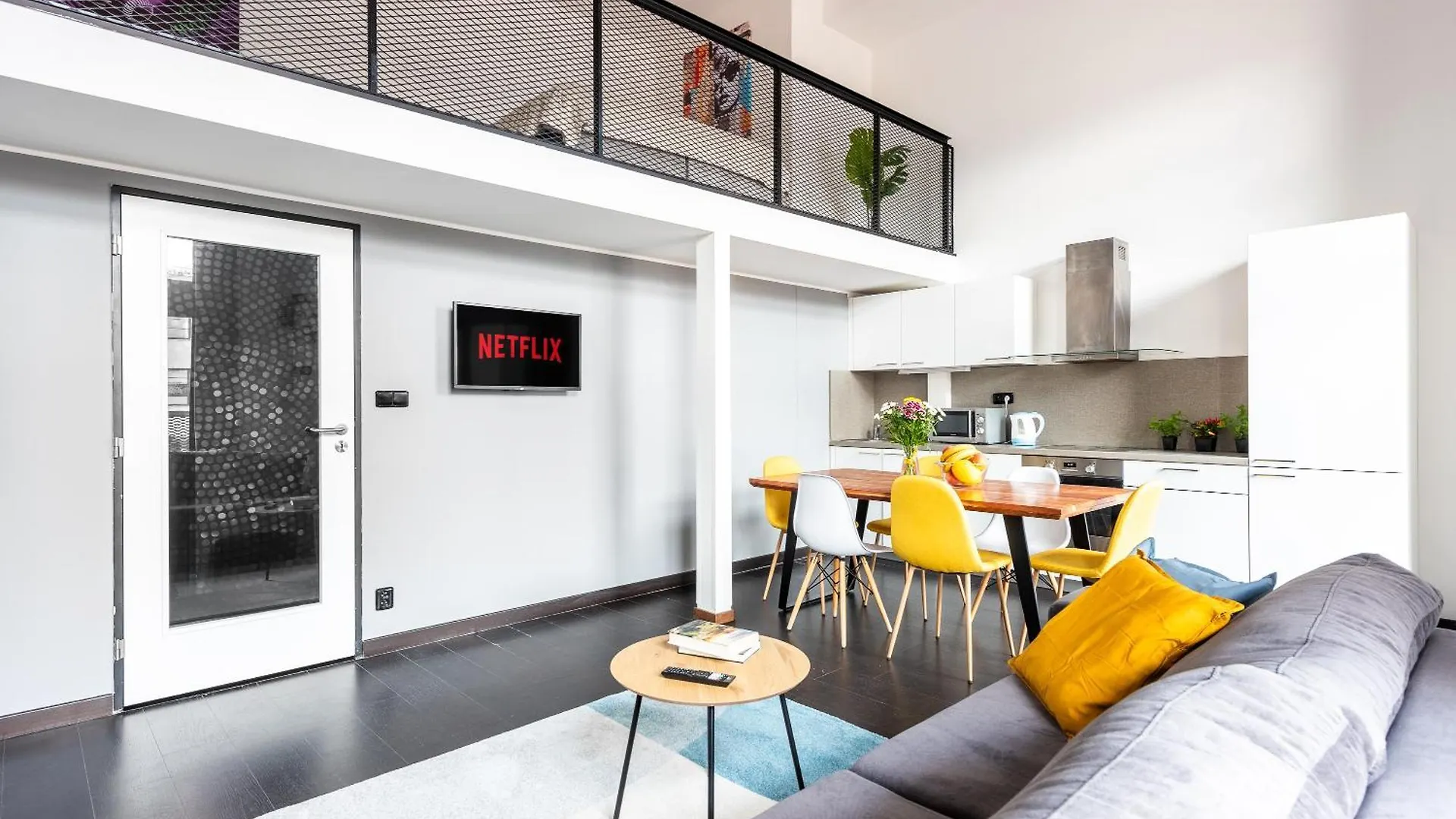 Duplex Apartment With 3 Bedrooms 프라하